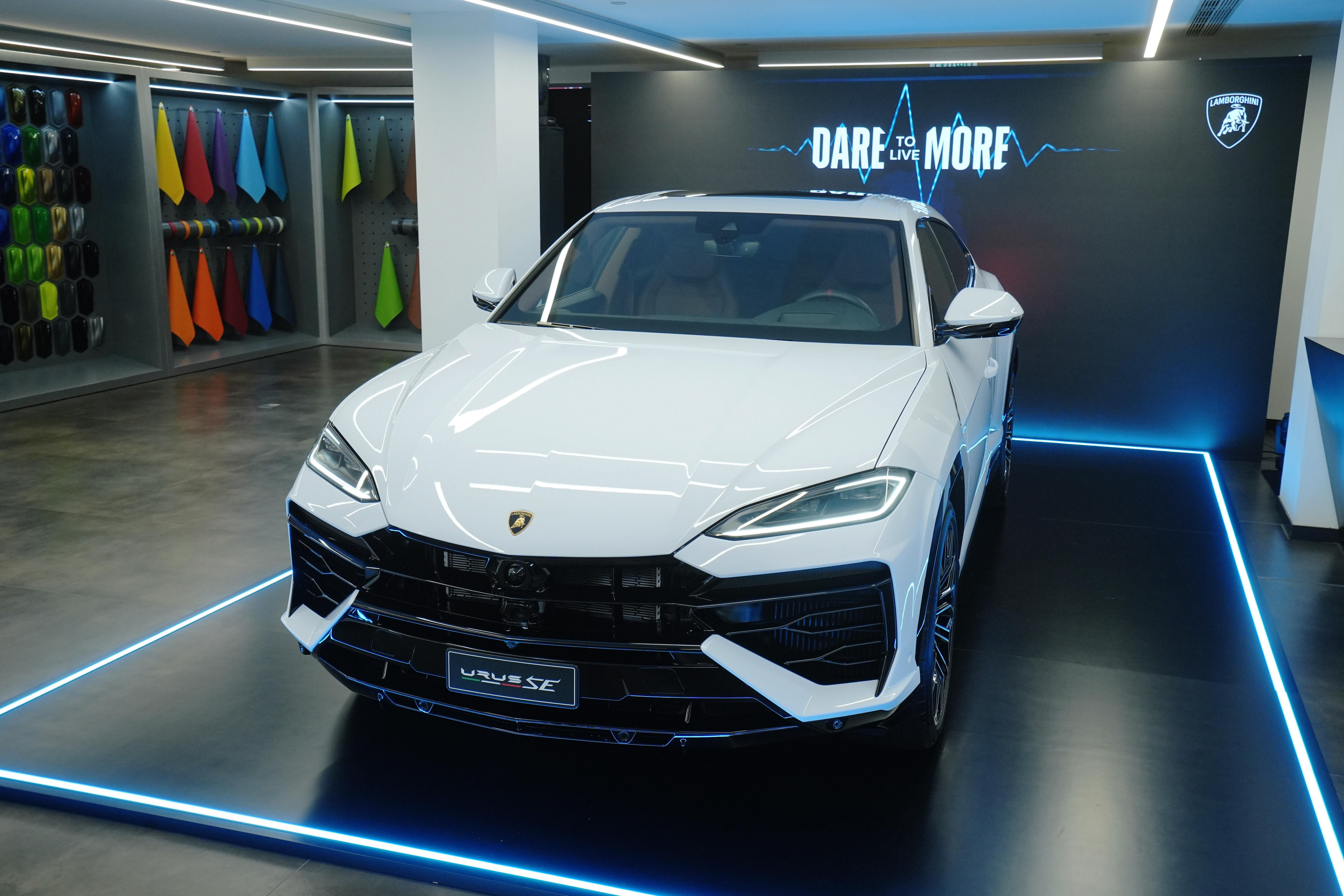 Lamborghini Urus SE: hybrid power for a sustainable future