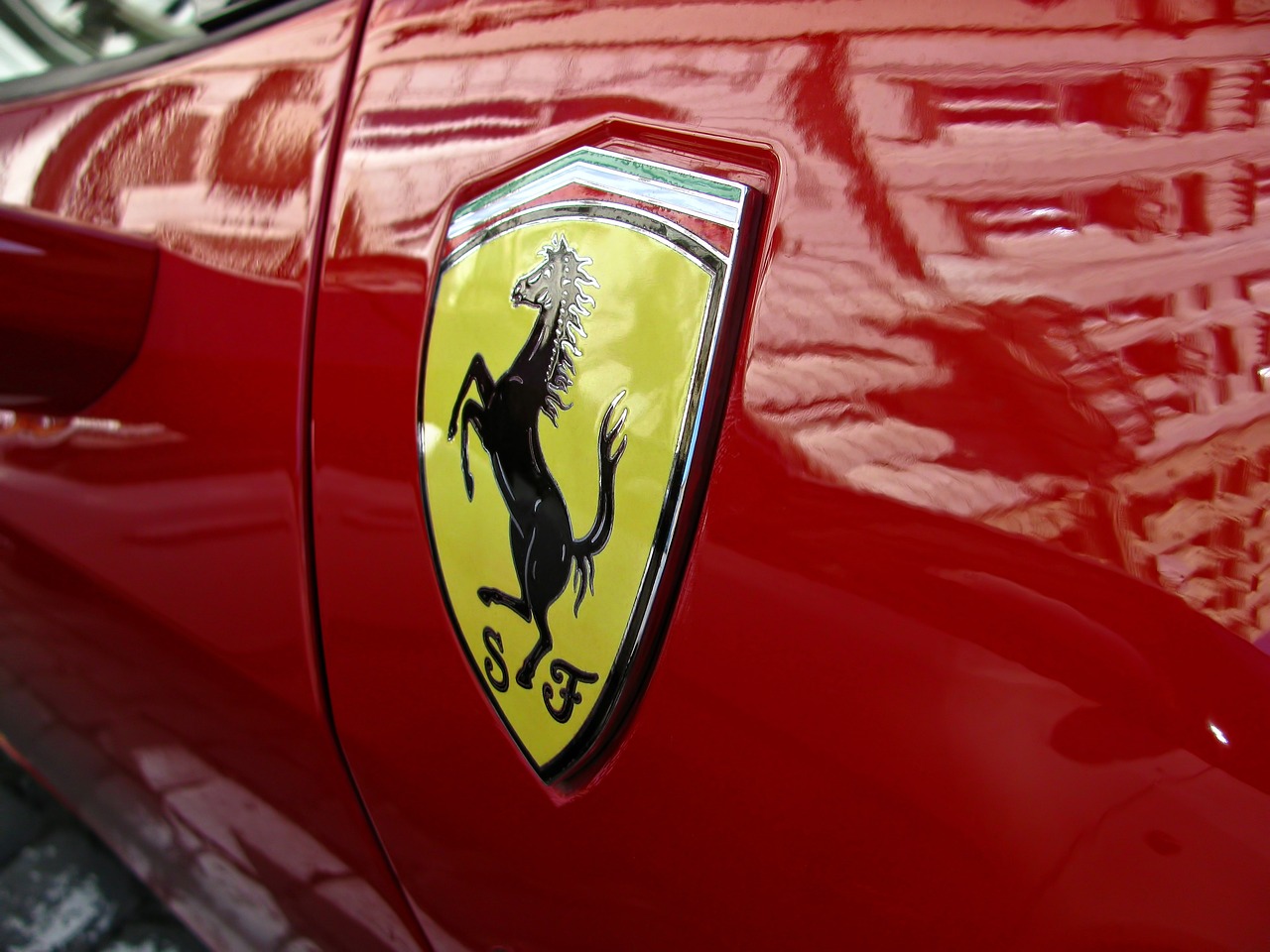 Ferrari: over 1 billion Euros in profit in 2023. And a new E-car on the way?