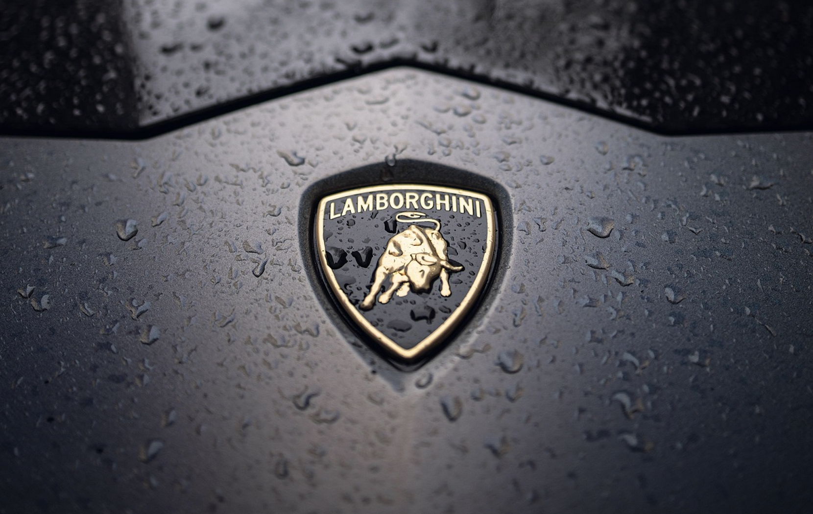 Lamborghini triumphs worldwide: a shower of awards for the new hybrid range