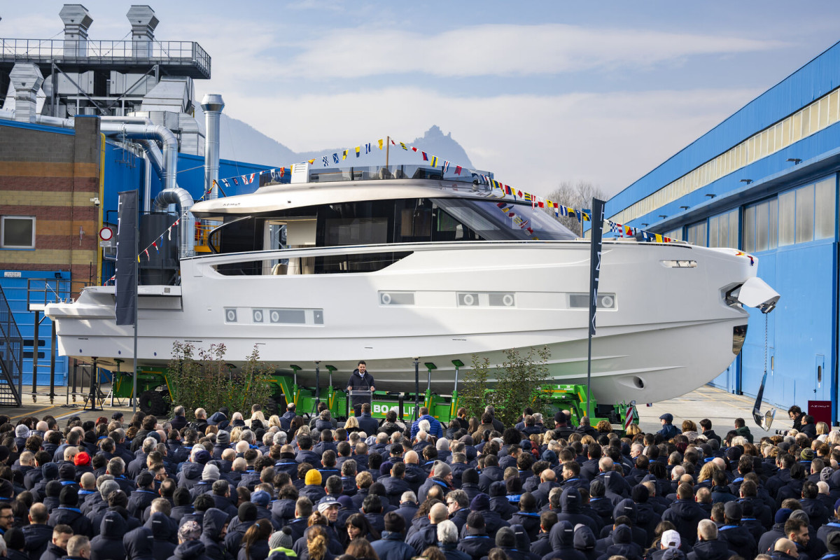 Azimut launches Seadeck 9: where yachting meets nature